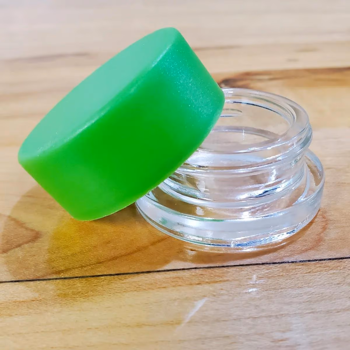7ML Round Glass Concentrate Jar W/ Child Resistant Lids – Green Lid (320 Qty)
